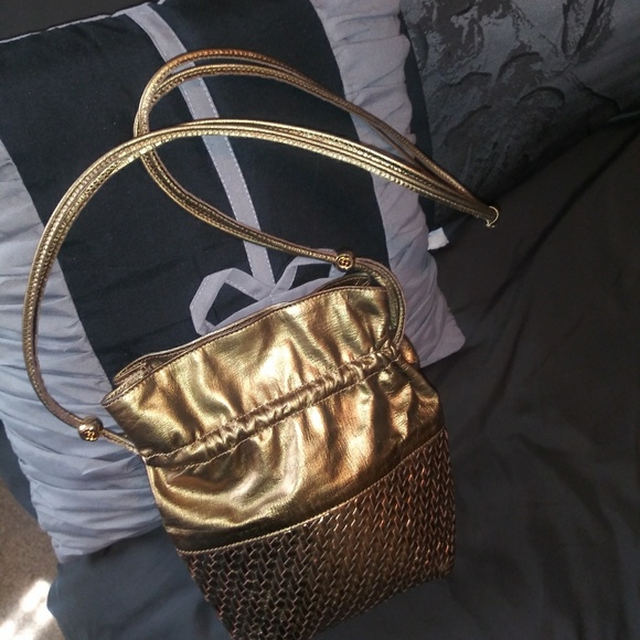 Collectors vintage Gold Gucci bag - Picture 2 of 5